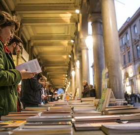 Torna Portici di Carta, due chilometri di libri nel ‘salotto’ di Torino Torna Portici di Carta, due chilometri di libri nel ‘salotto’ di Torino